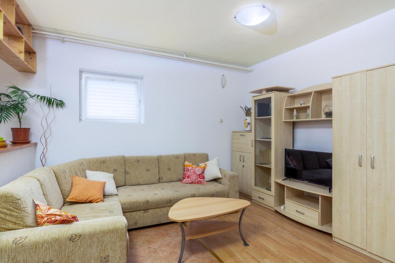 Apartment Buzet 17562A ภายนอก รูปภาพ